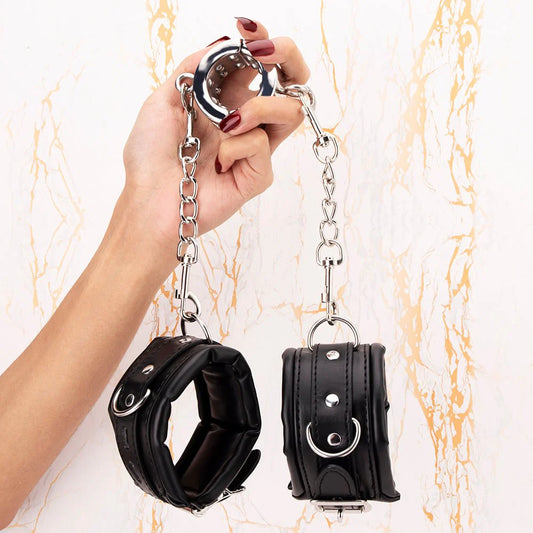 The Ball Breaker – Ballstretcher mit Handfesseln